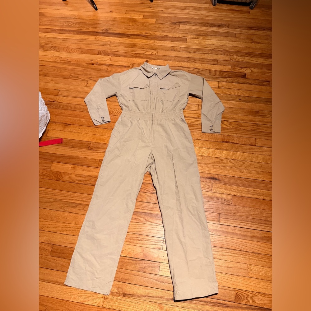 H&M khaki long sleeve safari minimalist one piece Light Tan Jumpsuit outdoor M